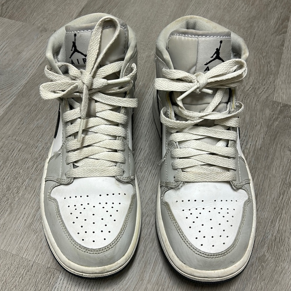 Womens Jordan 1 Mid ‘Light Smoke Grey’